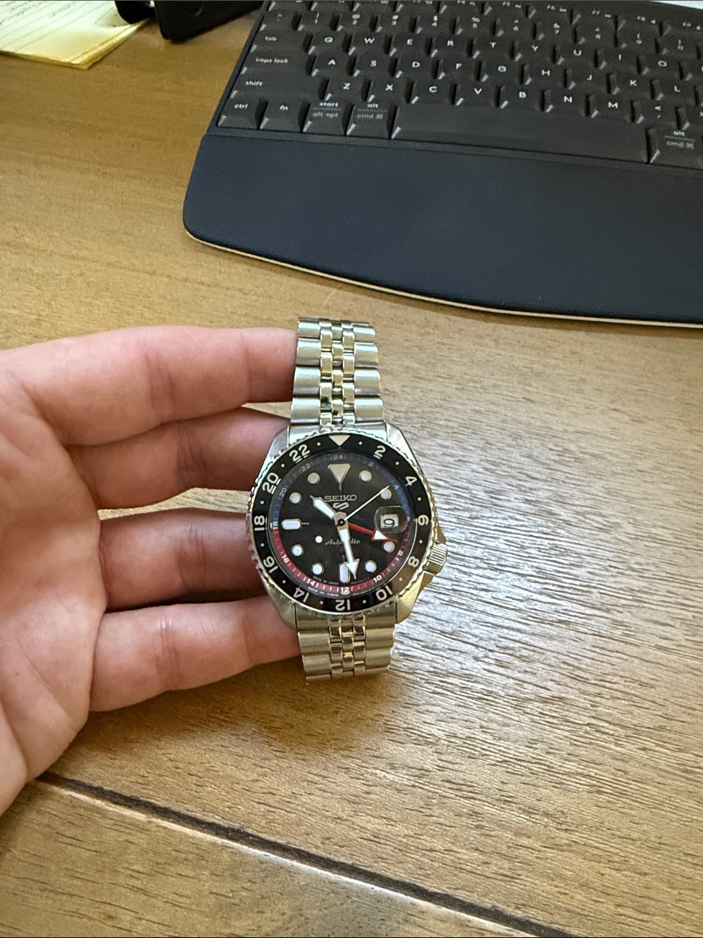 Seiko 5 Gmt Watch Black Dial With Pepsi Blue And Red Inner Ring Seiko 5 Gmt Watch Black Dial With Pepsi Blue And Red Inner Ring